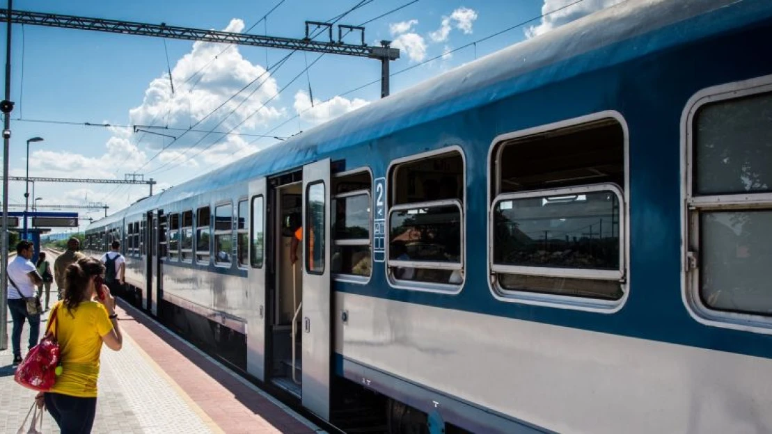 MÁV-logika: nincs vagon és nincs vasutas, hozzunk több utast és csökkentsük a bevételt