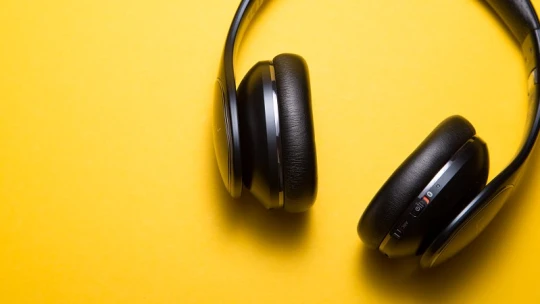 Hallgasd, amit mi hallgatunk! – mutatjuk, épp melyek a Forbes kedvenc podcastjei