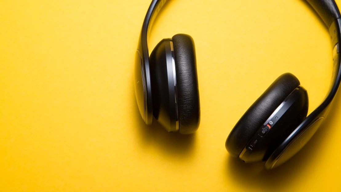 Hallgasd, amit mi hallgatunk! – mutatjuk, épp melyek a Forbes kedvenc podcastjei