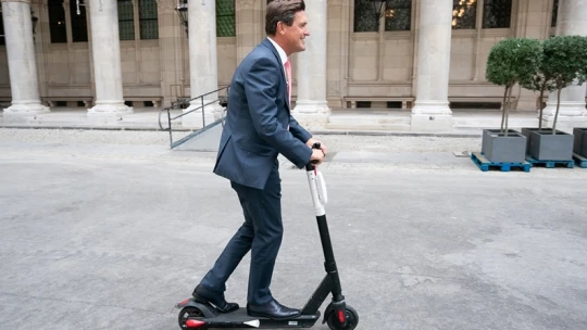 Döntött az Osztrák Városok Szövetsége: az e-roller nem járdára való