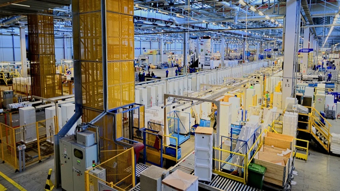 800 fős leépítés követi Jászberényben a százmillió eurós Electrolux-beruházást, kiszervezik a gyártás egy részét