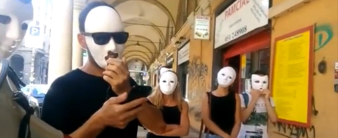 Förtelmes főnökök? Maszkos csapat tör borsot Bolognában azok orra alá, akik kihasználják az alkalmazottaikat