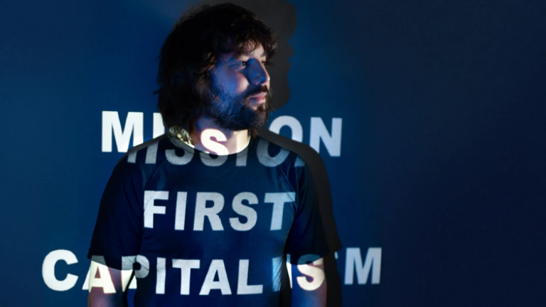 Mutattam, hogy itt a kezemben egy adag gilisztaszar, ezen múlik a cégem jövője