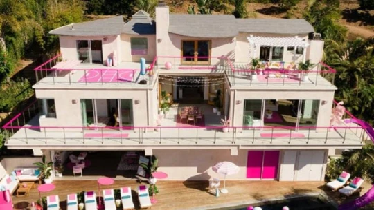 Felrakták az Airbnb-re az életnagyságú Barbie házat