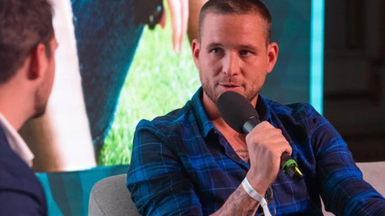 Apukám szokta mondani, nem gyorsan kell meggazdagodni, hanem nagyon – 9 erős mondat Istenes Bencétől a Forbes Flow-n