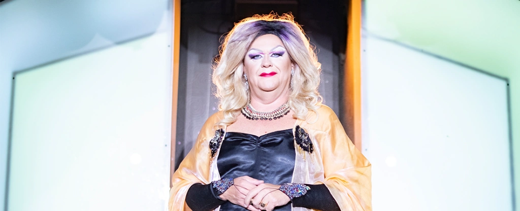 Csak akkor öltözik nőnek, ha fizetnek érte, mégis ő az ország legismertebb transzvesztita előadója – Lady Dömper a Forbes Urban-ben