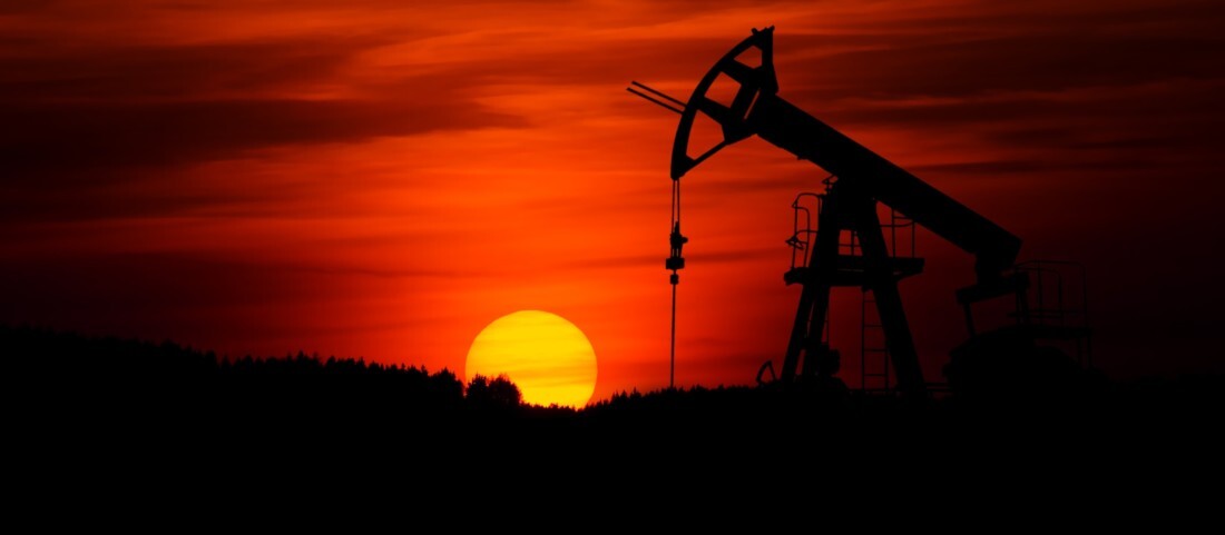 Dráma az olajpiacon: nulla dollár alá szakadt a hordónkénti ár a kifutás előtt