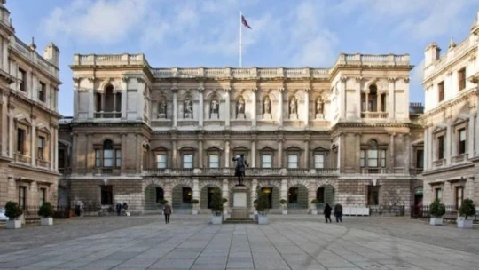 Freud unokája Londonban – a kiállítás, ahol minden képen ugyanazt és mégis teljesen mást látsz