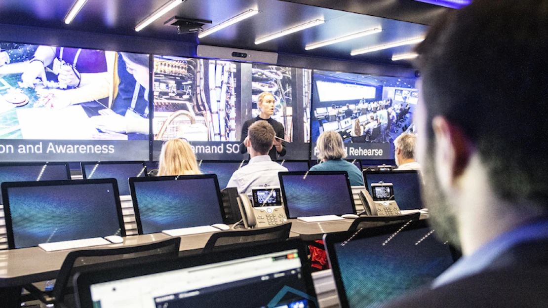 Kiberbiztonsági kamiont hozott Budapestre az IBM – ilyen egy kibertámadás élőben