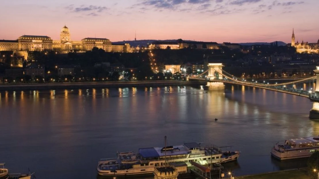 Magyar plázamilliárdos veszi meg a Duna-parti luxushotelt