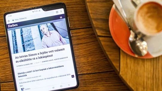 Hétszázezer forintba kerül, egymilliót adtak el belőle, és megbámulják az utcán
