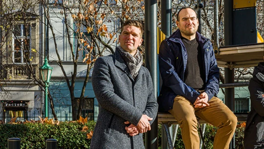 Ottalvós küldetésekkel, lézerfegyverekkel hozza közelebb az apákat és gyerekeiket egymáshoz egy magyar csapat