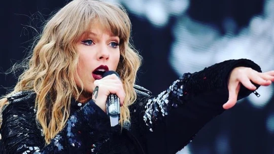 Taylor Swift esküdtszék előtt – lophatta egyik legnagyobb slágerének dalszövegét