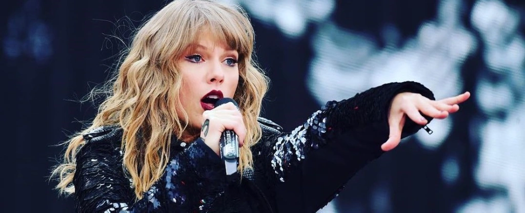 Taylor Swift esküdtszék előtt – lophatta egyik legnagyobb slágerének dalszövegét