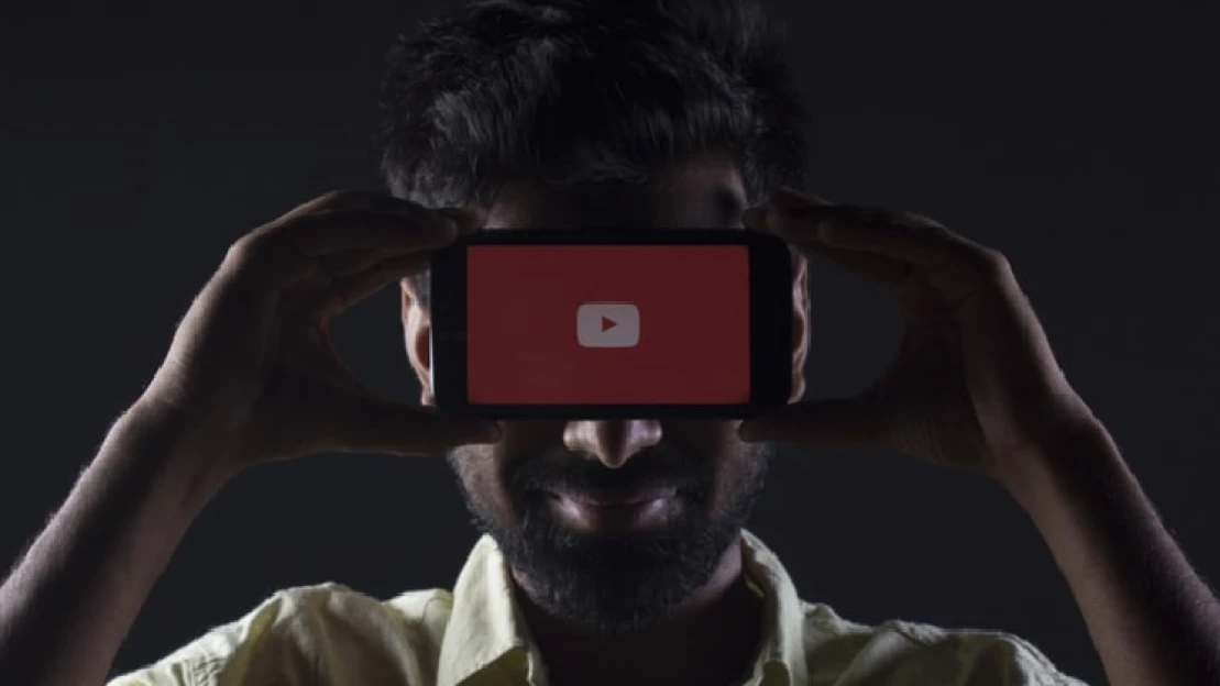 A Youtube nem tesz eleget a fake news ellen – tényellenőrző oldalak követelnek változást