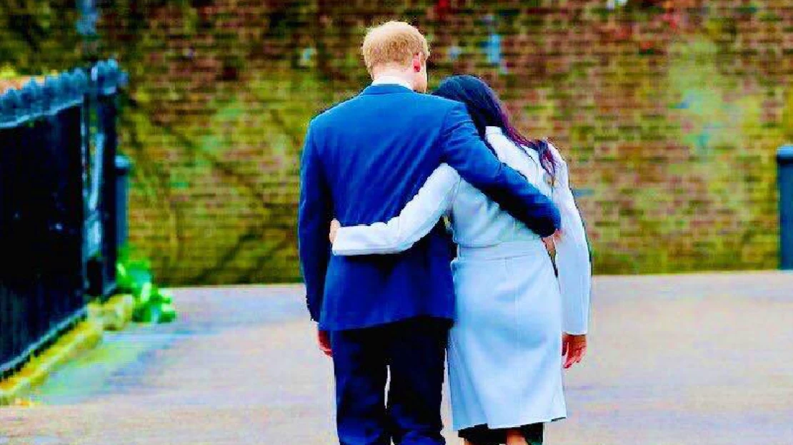 Meghan Markle és Harry herceg elkezdi saját útját: hátrébb lépnek a királyi családi kötelezettségeiktől