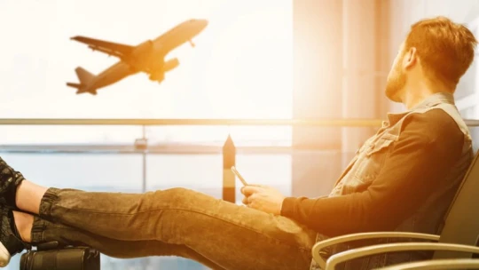 Százezer tiszteletjegyet ad a Qatar Airways a frontvonalban dolgozóknak