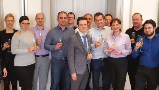 Egymillió gyereket tanítanának meg kódolni – milliárdos befektetést kapott a magyar Logiscool