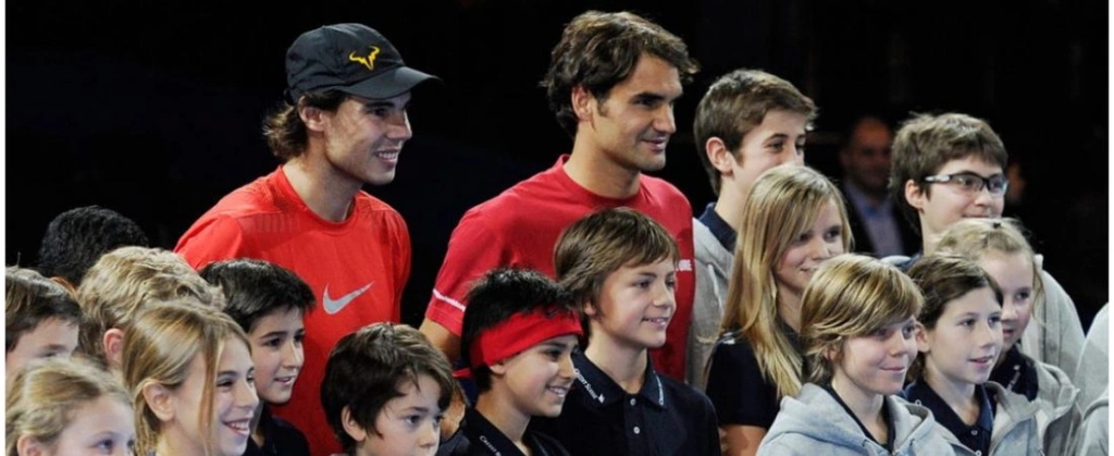A világ második leggazdagabbja összeáll Federerrel Nadal ellen, hogy gyerekek oktatására gyűjtsenek