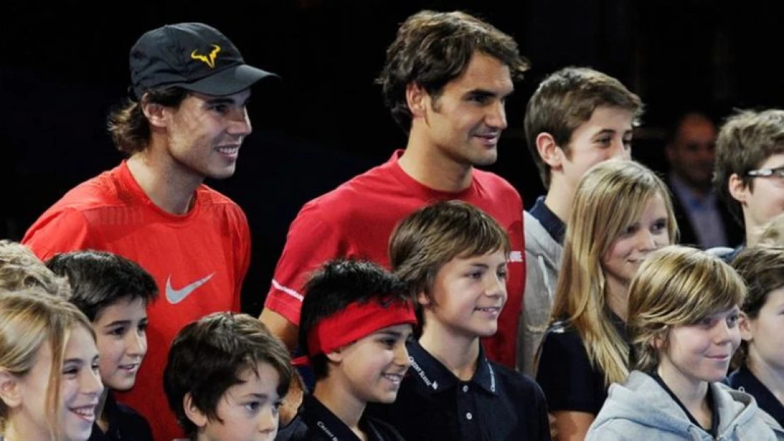 A világ második leggazdagabbja összeáll Federerrel Nadal ellen, hogy gyerekek oktatására gyűjtsenek