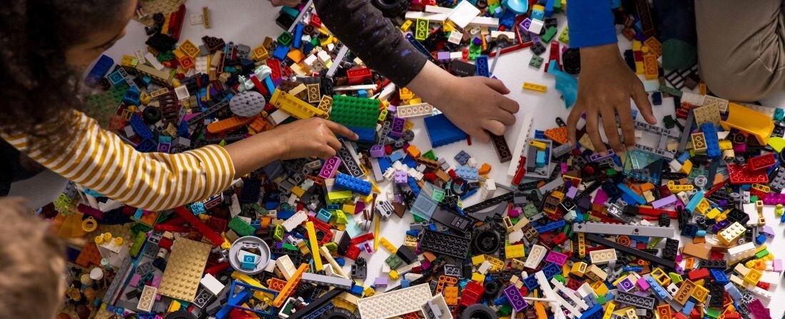 Újrahasznosított palackokból készítené a Lego a legújabb elemeket