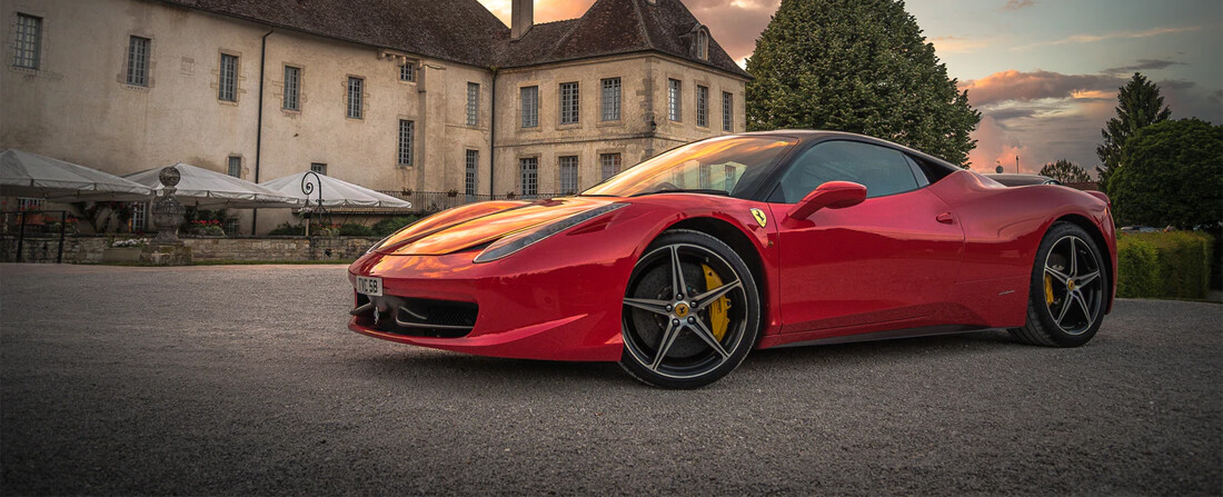 A Ferrari sem maradhat ki a digitális őrületből