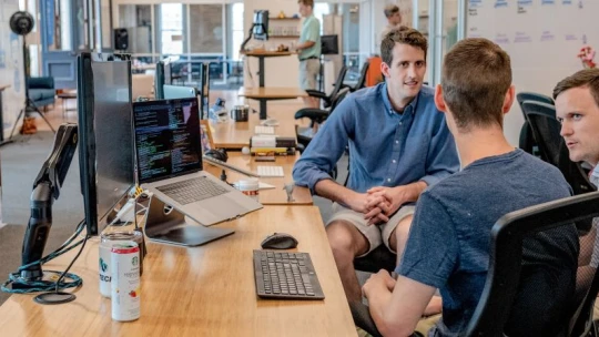 Az működik, ha a komoly hülyéskedik, de az nem, ha a hülye komolykodik