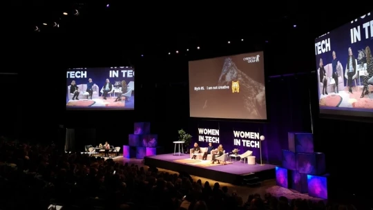 Ha nem vagyunk elég bátrak történelmet írni, egy év múlva ugyanerről fogunk beszélgetni – 3 topvezető a nőket hátrányba hozó tudatalatti előítéletekről