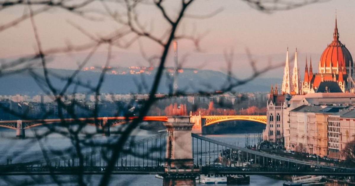 Itt a lista: drágulásokkal, pénzügyi és az üzletet meghatározó szabálymódosításokkal indul 2025