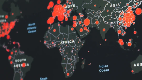 Az ellentmondásos milliárdos, Peter Thiel 20 milliárd dolláros kristálygömbbel kutatja a koronavírust
