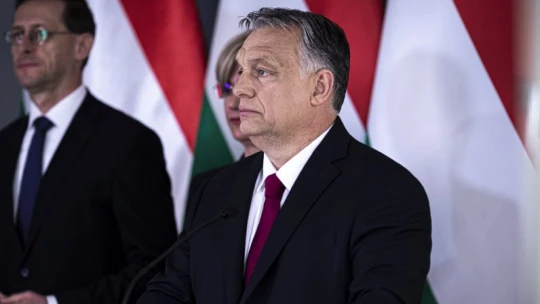 Lesz állami bértámogatás és 13. havi nyugdíj