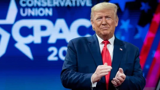 Visszavág Trump a Facebooknak, saját közösségi platformot épít