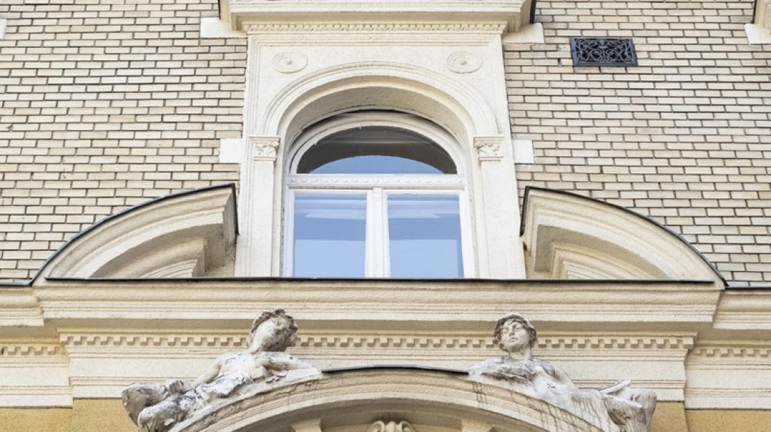 Belépsz a kapun,  és leesik az állad