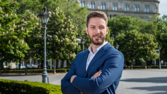 Munkaerőhiány: új szolgáltatást indít a népszerű számlázó program