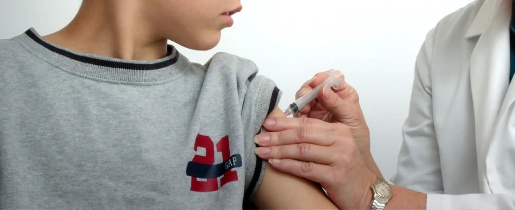 Rozsdamentes tartályok, egyedi zacskók, megfelelő páratartalom – így lehet majd teríteni a vakcinákat