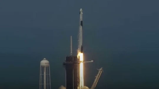 Sikerült Elon Musknak: embert küldött az űrbe a SpaceX