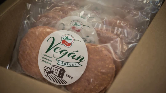 A borsó az új sonka: vegán termékekkel rukkol elő a Pápai Hús