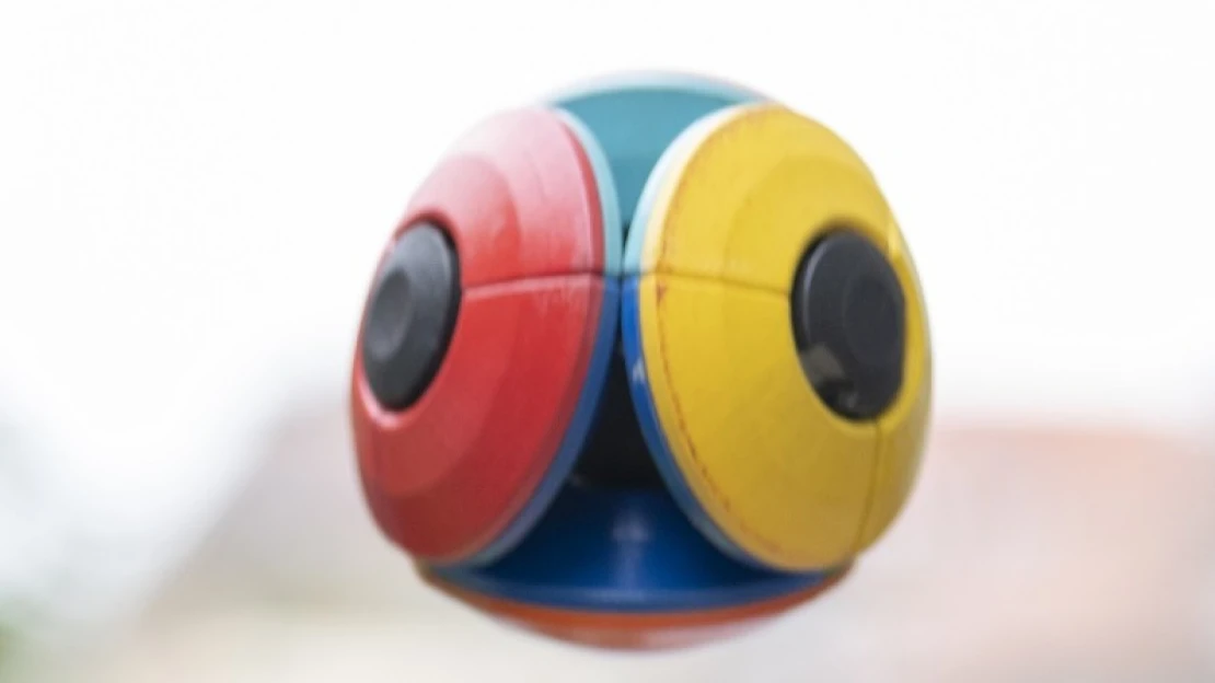 A Rubik-kocka öröksége új kütyüben él tovább: itt a kifordítható Lavosball, az Indiegogón gyűjtenek rá