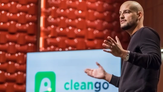 Cápák között: Kaczur Áron négyévesen autómosószivacsot kapott, ma két cápa tett pénzt a zöld-tech-autómosójába