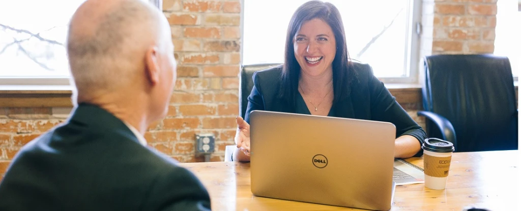 főnök_vezető_munka_ fotó: Amy Hirschi // Unsplash