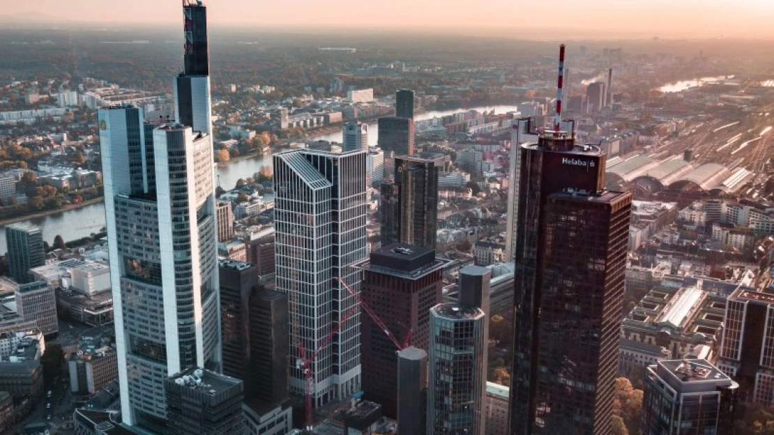 Bankvezérek: lassú lesz a kilábalás, elárulták, mennyi ingatlanhitel dőlhet be