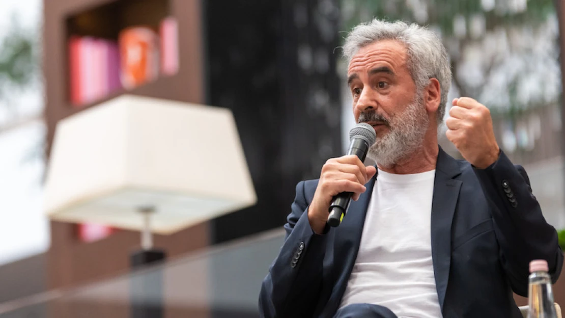 Nem pofás kis történeteket várok tőled. A zsákmányodra vagyok kíváncsi – Kepes András író a Forbes Kilövésen