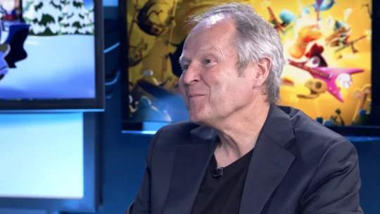 Addig verte a fejét az asztalba, amíg a tárgyalópartner be nem fogta