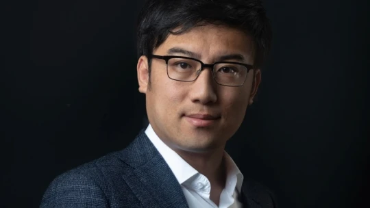 Exkluzív: Menjünk bíróságra, de ne keltsünk hisztériát! – hat erős gondolat a Huawei régiós alelnökétől, Derek Yu-tól