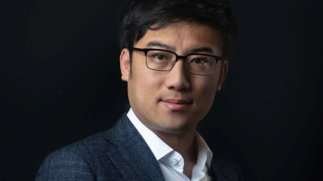 Exkluzív: Menjünk bíróságra, de ne keltsünk hisztériát! – hat erős gondolat a Huawei régiós alelnökétől, Derek Yu-tól