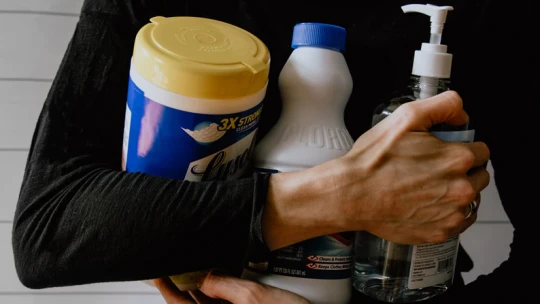 Amerikában még mindig isznak fehérítőt a koronavírus ellen, a hatóságok figyelmeztetést adtak ki