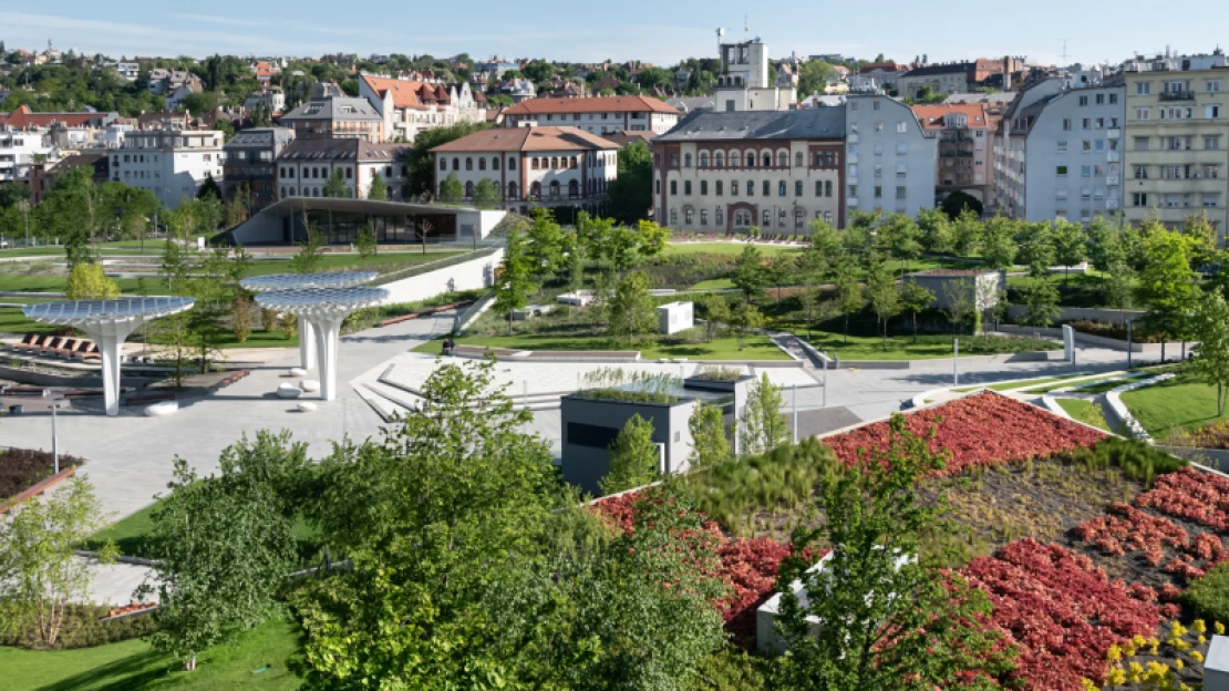 Közép-Európa legnagyobb függőkertje jött létre Budapesten – elkészült a Millenáris Széllkapu