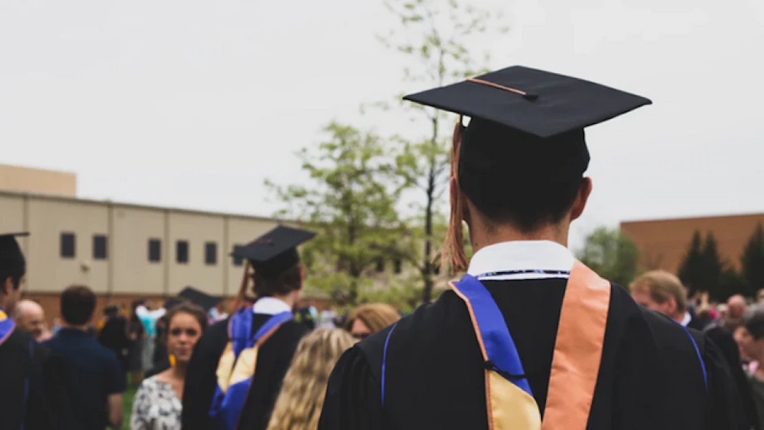 Az elit egyetemeken végzettek többet keresnek, de vajon jobban is teljesítenek?