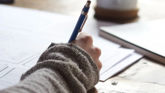 Kézzel jegyzetelsz? Máris sokat tettél az agyadért!