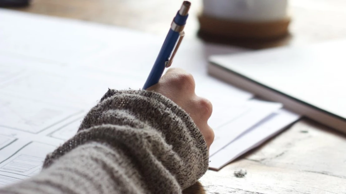 Kézzel jegyzetelsz? Máris sokat tettél az agyadért!